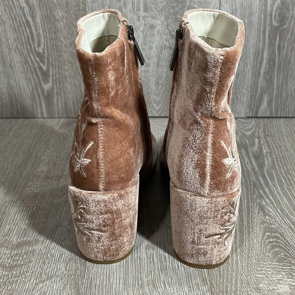 Kenneth Cole Renna Floral Embroidered Velvet Ankle Boots Blush / Dusty Rose 8 - Picture 4 of 15